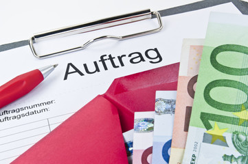 Auftrag mit Banknoten