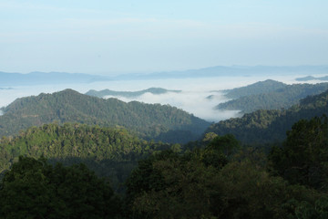 Fototapeta na wymiar Misty mountain, The mist on top of the mountains.