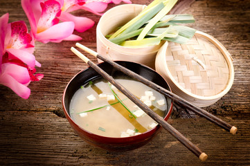 soup with tofu and seaweed-zuppa tofu e alghe