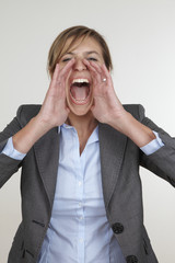 business frau schreit