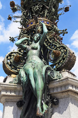 Fototapeta na wymiar Art Nouveau Clock Dewailly szczegóły fontanna w Amiens