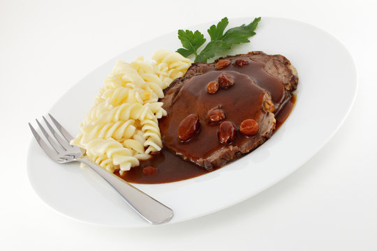 Rheinischer Sauerbraten mit Nudeln