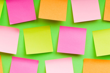 Fototapeta premium Reminder notes on the bright colorful paper