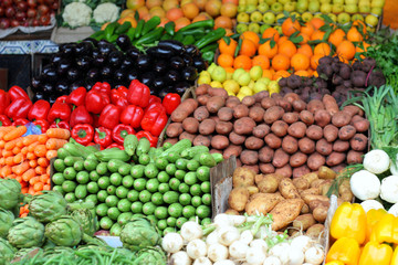 Banco di verdura nel souk di Marrakech - Marocco