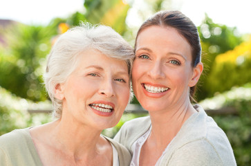 Obraz premium Mother with her daughter looking at the camera in the garden