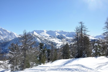Fototapeta na wymiar montagne en hiver 29