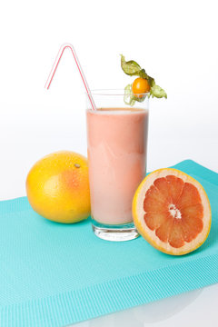 Trinkjoghurt Graipefruit , Pampelmuse, Grapefruitshake im Glas