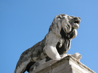 lion de pierre