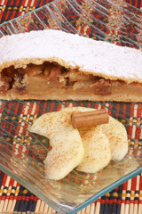 Apfelstrudel (apple strudel)