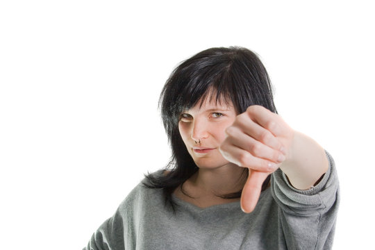 Frau mit Daumen nach unten