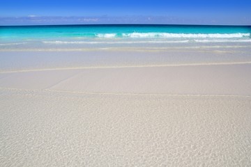 Fototapeta na wymiar beach tropical turquoise Caribbean water