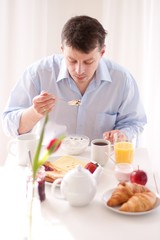 Fototapeta na wymiar Man eating breakfast