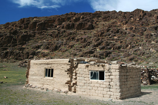 edificio in mattoni in mongolia