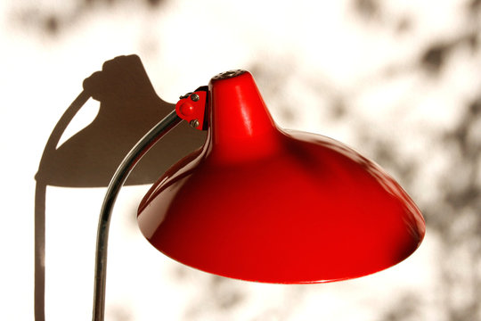 Rote Designer-Tischlampe, Aufsicht