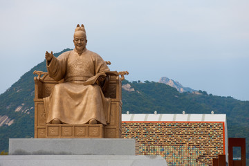 Fototapeta premium King Sejong Statue Mountain