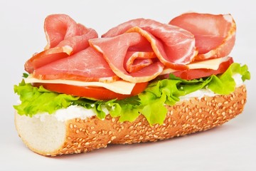 sandwich of ham lettuce and tomato