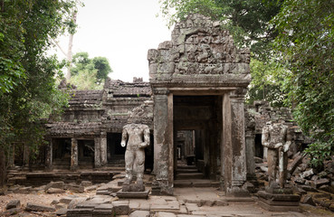 Fototapeta na wymiar Headless statues gurad the ruined temple of Preah Khan