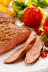 Grilled steak and vegetables