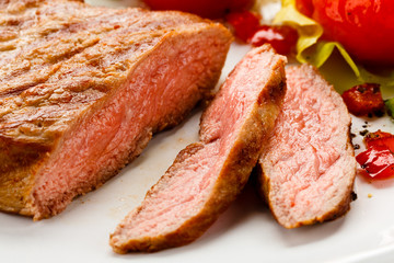 Grilled steak and vegetables