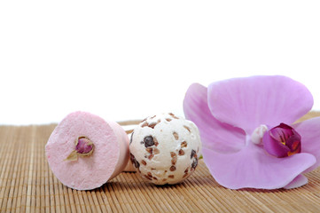 Badeperlen mit Orchideenblüte