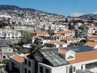 Fototapeta na wymiar Dächer über Funchal