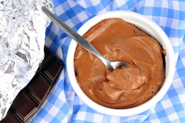 Ramequin de mousse au chocolat