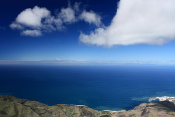 Fototapeta na wymiar panoramic view of Tenerife from Gran Canaria