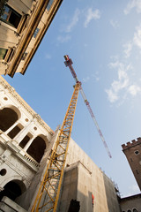 Gru in cantiere