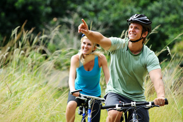 mountainbike couple outdoors