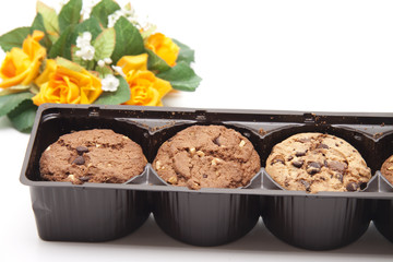 Kekse in der Verpackung mit Blumen