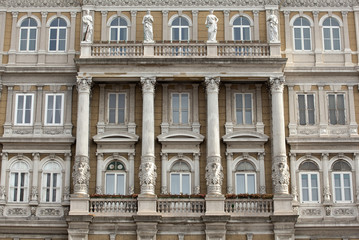 Fototapeta na wymiar Facciata di un palazzo, Trieste