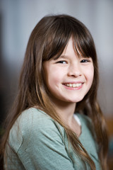 Fototapeta premium portrait, enfant,fille,cheveux long