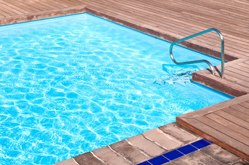 Obraz na płótnie Canvas Pool side with shiny water texture