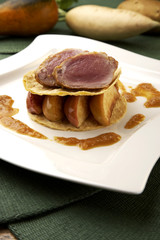 carne con salsa de manzanas