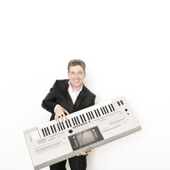 Musiker mit Keyboard