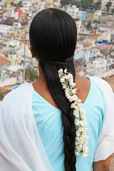 cheveux tress&eacute;s