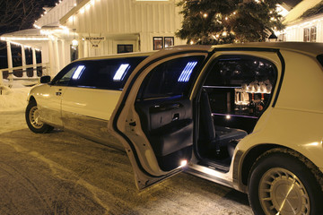 Your limo is waiting - obrazy, fototapety, plakaty