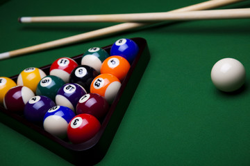 Pool sticks cross