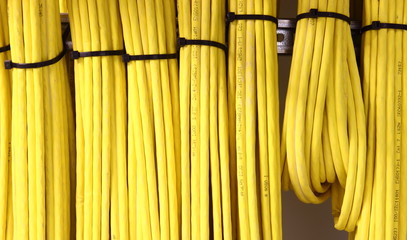 Kabelgewirr gelbe Kabel