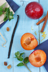 Plums, vanilla and leaves of mint.