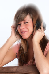 Naklejka premium Beautiful woman listening to music