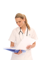 &Auml;rztin schaut in Ordner