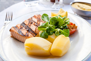 grilled salmon with sauce