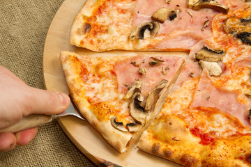 pizza prosciutto e funghi