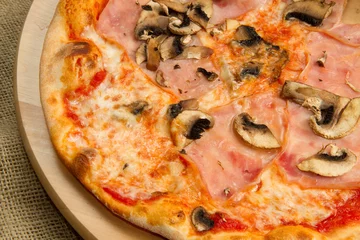 Crédence de cuisine en verre imprimé Pizzeria pizza jambon et champignons