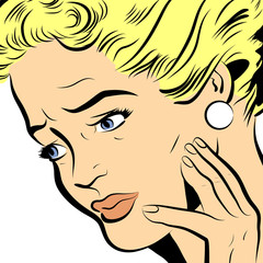 visage femme inquiète