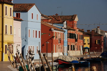 Fototapeta na wymiar kolorowe domy i kanałów Burano, Wenecja