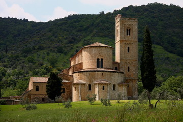 Fototapeta na wymiar Sant'Antimo Klasztor Benedyktynów