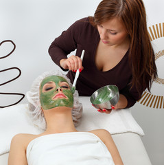 Application seaweed mask © iggyphoto