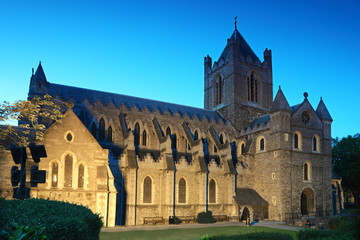 Fototapeta premium Famous Christ Church Cathedral at evening in Dublin, Ireland